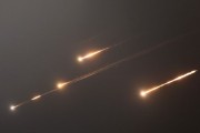 梦见含血伊朗以导弹齐射回应以色列的大规模袭击